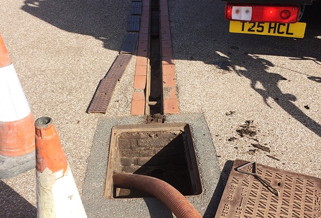 Hydro Cleansing - London Drainage Experts - Gully - Image 3